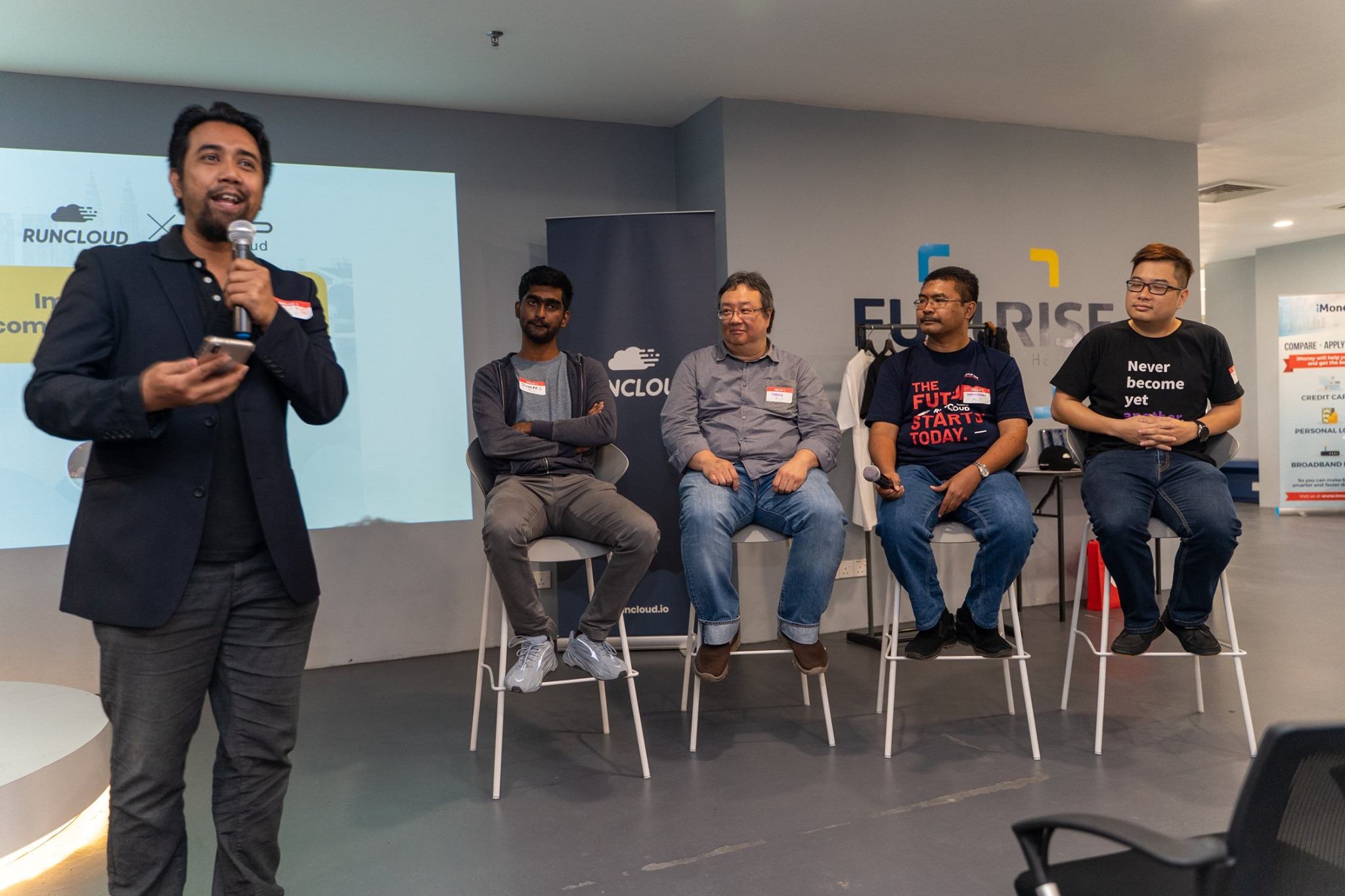 Iszuddin Ismail berkongsi di sesi panel RunCloud bersama ahli panel lain